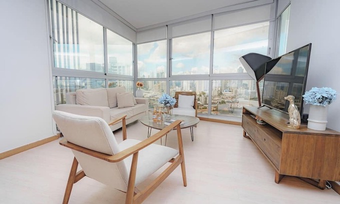 Tumba Vieja Apartamento | Luxury 2BR Cityview apt, parking and balcony