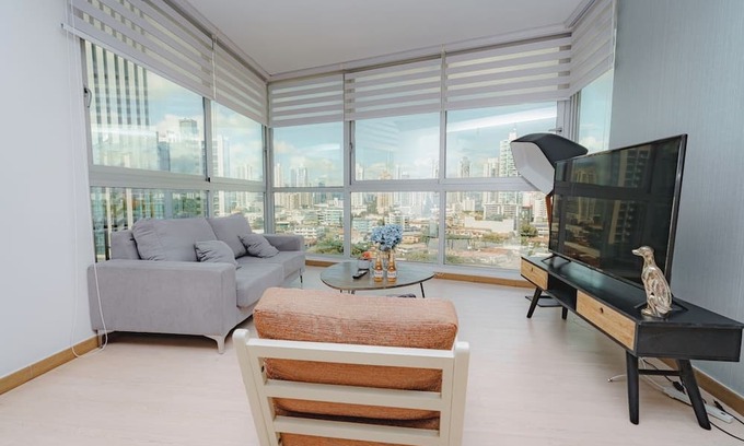 Tumba Vieja Apartamento | Luxury 2BR Cityview apt, parking and balcony