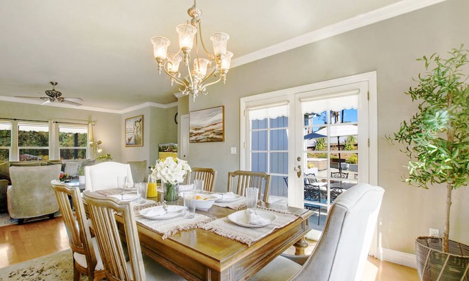 Windsor Casa | Luxury Estate Awaits: Your Ultimate Vineyard Escape
