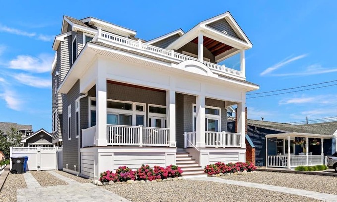 Beach Haven Casa | Modern Coastal Escape – New Construction, Family-Friendly, Walk to Beach
