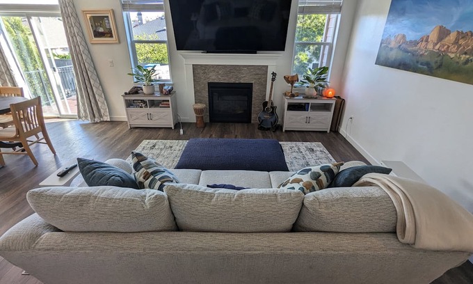 Medford Casa | Cozy 3BR/2.5BA Medford Home w/ Fireplace & Fast WIFI