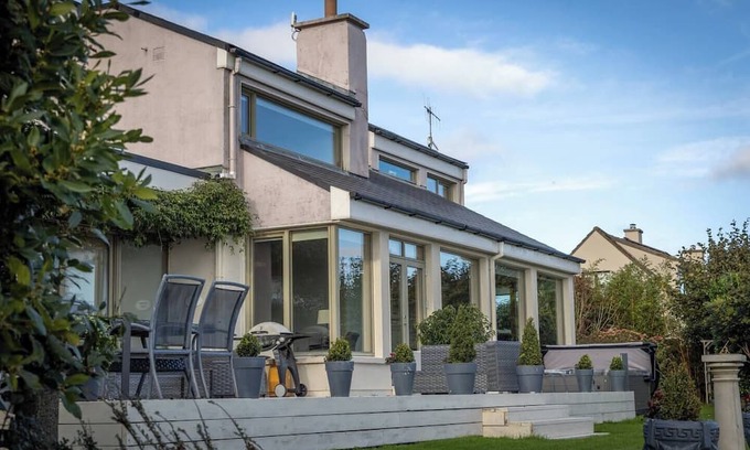 Killotteran Casa | Spacious 6-bedroom house with Hot Tub - Sleep 14