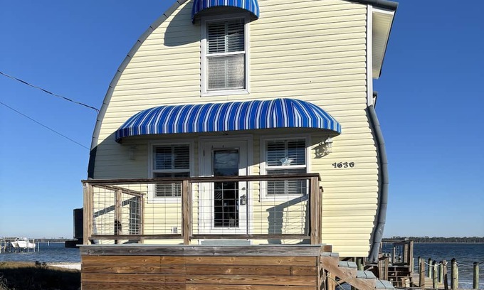 Panacea Casa | Cutest 2-bedroom house on the Bay with access to the gulf across the street