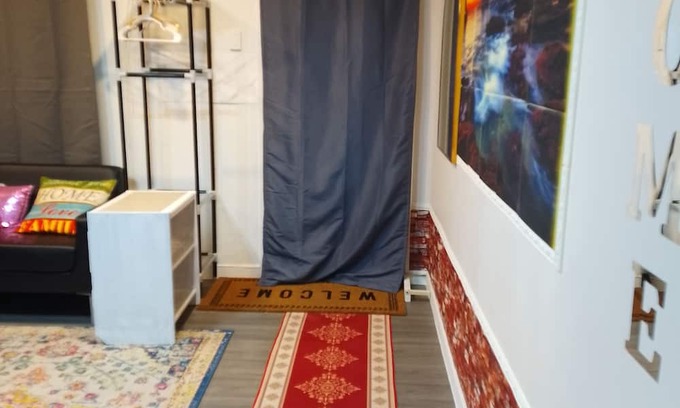 Rocky Mountain House Casa | Cozy Queen bed for travellers and workers in Rocky Mountain House area