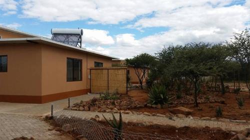 Otjiwarongo Cabina | Cheetah View Lodge