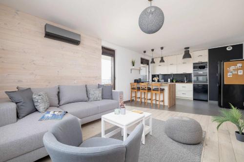 Pradnik Bialy Apartamento | 6th Floor Apartment in Cracow by Noclegi Renters