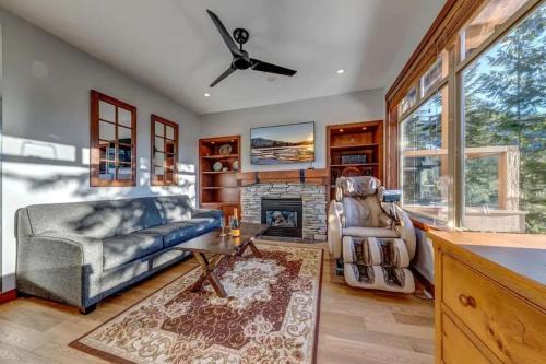 Nordic Estates Casa | Creekside 2 Bedroom With Incredible Mountain Views