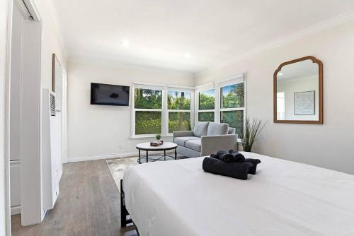 Hollywood Hills West Apartamento | Chic Studio Near Laugh Factory