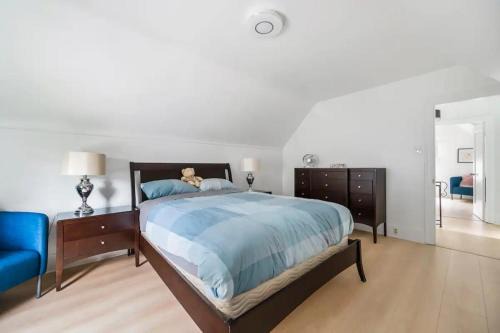 Dunbar Casa | cozy two bedroom in upper floor in vancouver west