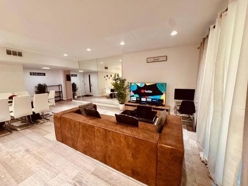 Hollywood Hills West Apartamento | Amazing Large 2 Bedroom West Hollywood Apartment