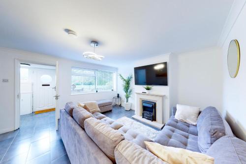 Biddenham Casa | Ranworth House - Holiday home in Bedford Sleeps 5