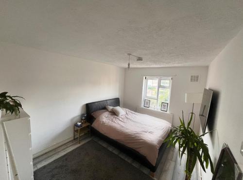Plaistow South Casa | Newport Double Room with Smart TV