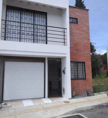 Retiro Casa | Casa de lujo En la Ceja, con parqueadero y BBQ