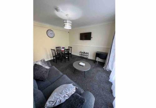 Cairndow Casa | Lovely 4 Bedroom semi-detached with parking