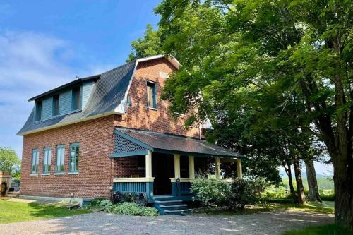 Low Casa | 1928 SchoolHouse w/ luxe pool and panoramic views