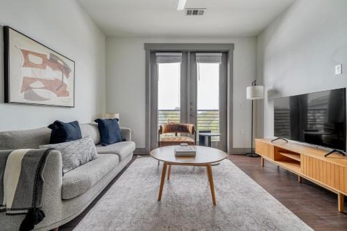 Govalle Apartamento | East Austin 1br w gym pool access to airport ATX-218