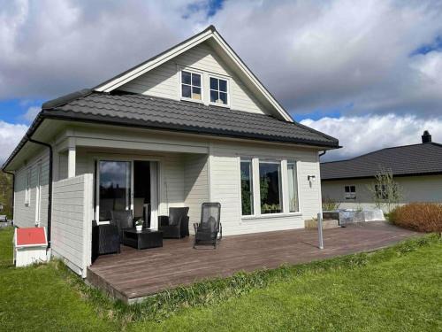 Leknes Casa | Central house in Leknes (with two cats)