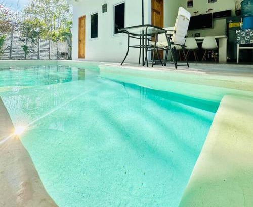 Monterrico Apartamento | Ola Azul, apartamento de playa con cocina y piscina privada.