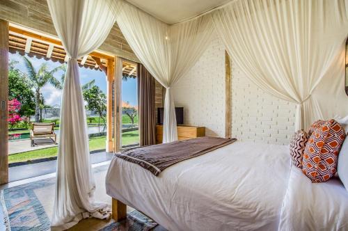 Kerobokan Villa | Wooden Cottage