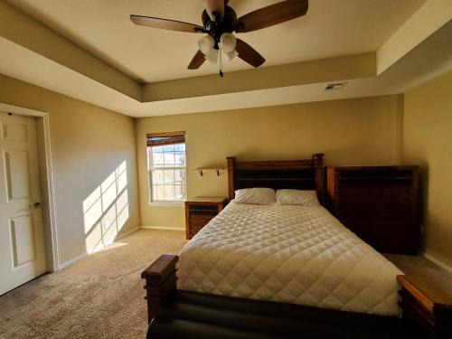 Bentonville Casa | Master Bed & Bath Just For You