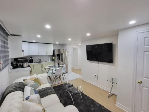 Laval Apartamento | Bel appartement moderne et propre, zone calme