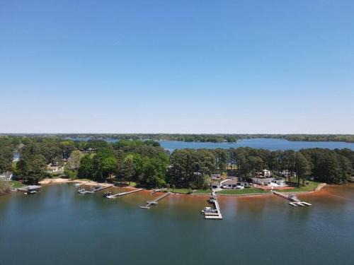 Mayhew Casa | Lake Norman treasure sunset view